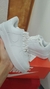 Tênis Feminino Nike Air Force – Estilo Clássico com Cadarço Diferenciado