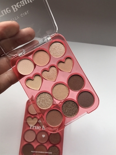 Paleta de sombras corazón en internet