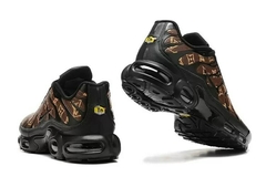 Air Max Plus Tn 1 ft. LV na internet