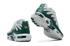 Air Max Plus Tn 1 ft. Lacoste na internet