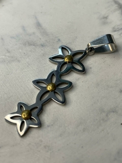 DIJE TRES FLORES - comprar online