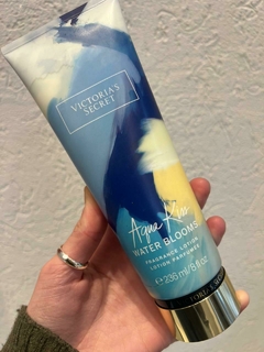 CREMA AQUA KISS WATER BLOOMS
