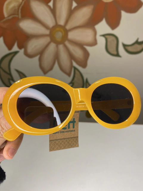 Lentes de sol amarillos | Pull & Bear