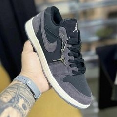 Jordan 1 Low - Preto Cinza
