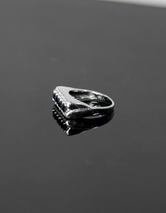 Anillo oro blanco 18 kltes engarsado con diamantes y zafiros azules - comprar online