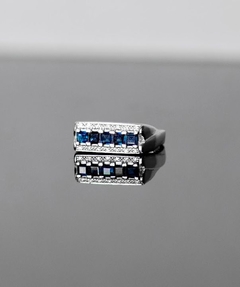 Anillo oro blanco 18 kltes engarsado con diamantes y zafiros azules