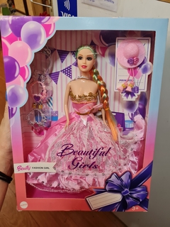 Barbie con accesorios en internet