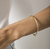 Bracelete argola liso quadrado trava - Ouro 18k