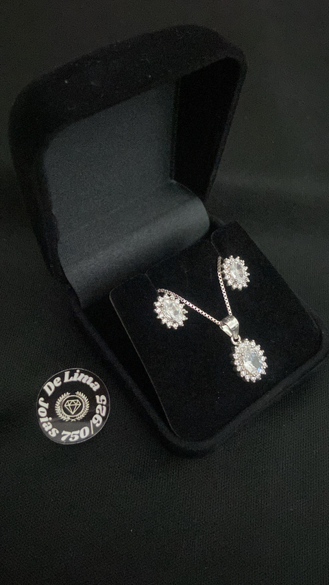 Colar detalhado cravejado + brinco