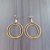Brinco em capim dourado - Argola vazada - comprar online