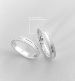 Par de Alianças Eudora Retas 4mm Diamantadas c/ Canetas Centro - comprar online