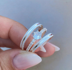 Par de Alianças Eudora Retas 4mm Diamantadas c/ Canetas Centro
