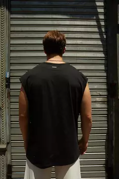 Musculosa Malibu Over Logan Blanca y Negra - tienda online