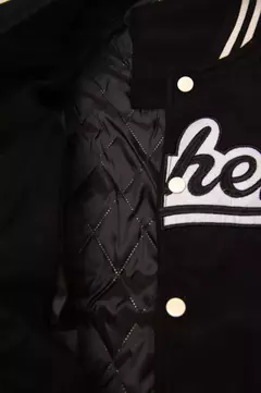 Imagen de CAMPERA BOMBER UNIVERSITARIA (NEGRA)