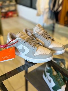 Nike Dunk Grises con Blanco