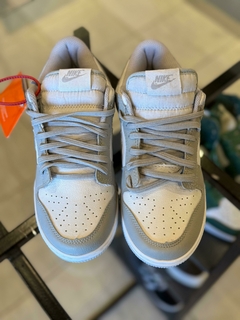 Nike Dunk Grises con Blanco en internet