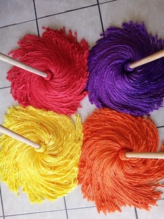 TRAPEADOR DE Microfibra ESPAÑOLA | 300 Gramos | Bastón de madera. Varios colores - comprar en línea
