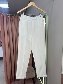 CALÇA COM COSTURA NA VERTICAL na internet