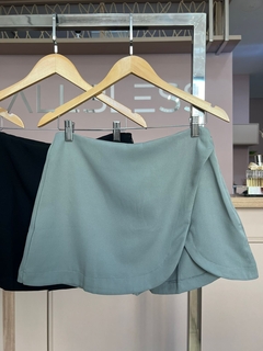 SHORT SAIA COM RACHO LATERAL - loja online