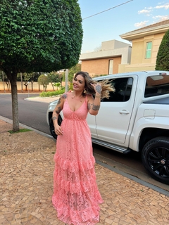 VESTIDO LONGO RENDADO 3 BABADOS na internet