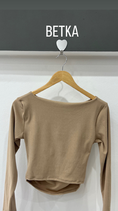 REMERA CUELLO ABIERTO FRUNCE - comprar online