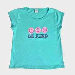 8914 Remera be kind verde