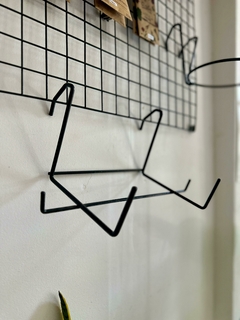 Soporte de Hierro para maceta Jardinera - Hasta la Raíz