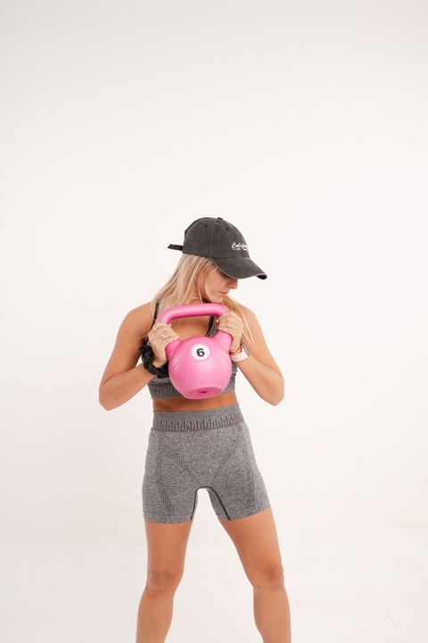 SET CANCUN TOP Y CALZA CORTA SEAMLESS PUSH UP GRIS OSCURO