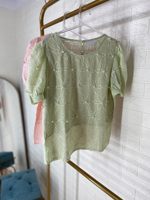 Blusa Flores Bordadas