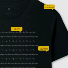 Camiseta de algodão com estampa de arame farpado.