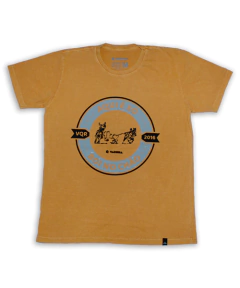 Camiseta de algodão estonada masculina com estampa boi no chão.
