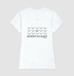 Camiseta de algodão com estampa diferente das iguais.