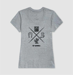 Camiseta feminina de algodão com estampa clube dos 30 ícones.