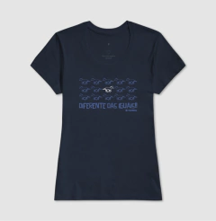 Camiseta de algodão com estampa diferente das iguais.