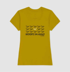 Camiseta de algodão com estampa diferente das iguais.