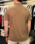 Polo c/ logo alto relevo marrom - loja online