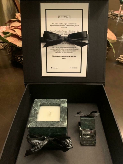 Caixa com vela em mármore italiano Verde Alpi e mini aromatizador para carro , armários ou gavetas em mármore