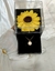 Joyero de girasol con collar en internet