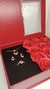 Caja roja de rosas + accesorios