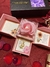 Cobre de rosa eterna con collar