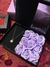Caja con rosas lilas + collar