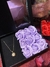 Caja con rosas lilas + collar en internet