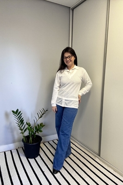 BLUSA TRICÔ COM CAMISA (branco) na internet