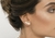 Brinco Earcuff com pérolas shell - comprar online