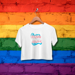 Cropped Love is Love Transgender - ORGULHO - Branco - Preto - LGBT na internet