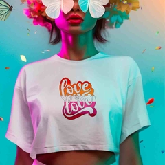 Cropped Love is Love Lésbica - ORGULHO - Branco - Preto - LGBT