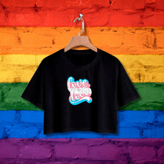 Cropped Love is Love Transgender - ORGULHO - Branco - Preto - LGBT - Loja Áurea Atacado