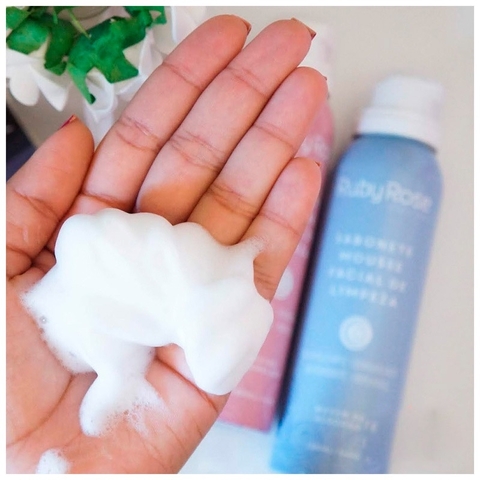 Sabonete Facial Mousse de limpeza Ruby Rose