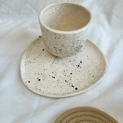 Taza china y Plato en internet