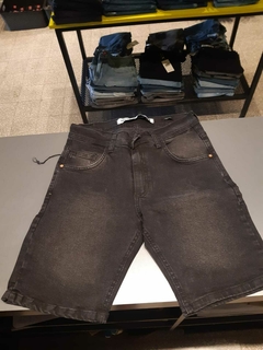 Bermuda Skinny Negra Lisa